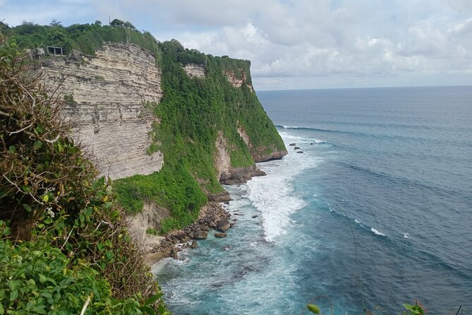 All Inclusive Kecak Dance and Uluwatu Temple Admission Ticket - Waiting, seating, and crowds: what you can expect at the amphitheater