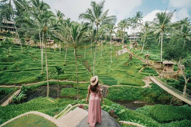 All inclusive Private 3 day tours package : Bali highlights - Day 2: Tanah Lot, lake temple views at Ulun Danu Bratan, and Banyumala waterfalls
