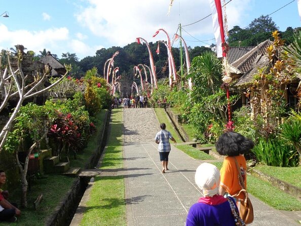 Bali Countryside Cycling Adventure - Tegalalang rice terraces: the classic start with a countryside mood