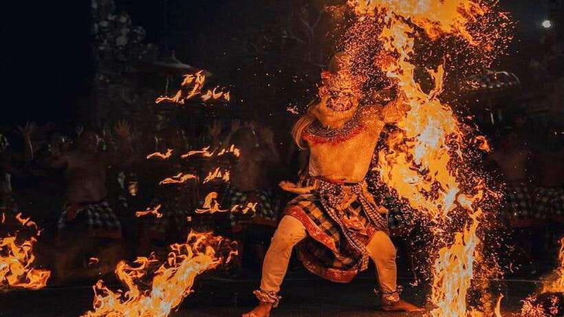 Bali: Ubud Kecak and Fire Dance Show Tickets - Timing in Ubud: the 19:00 start and why arriving 30 minutes early matters