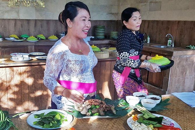 Bali Ubud Paon Cooking Class - Ubud Traditional Art Market: ingredients come first