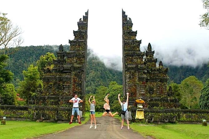 Bali Ubud Tour Monkey Forest, Waterfall, Temple & Rice Terrace - Tegalalang Rice Terrace: the iconic green views, paced for a stroll