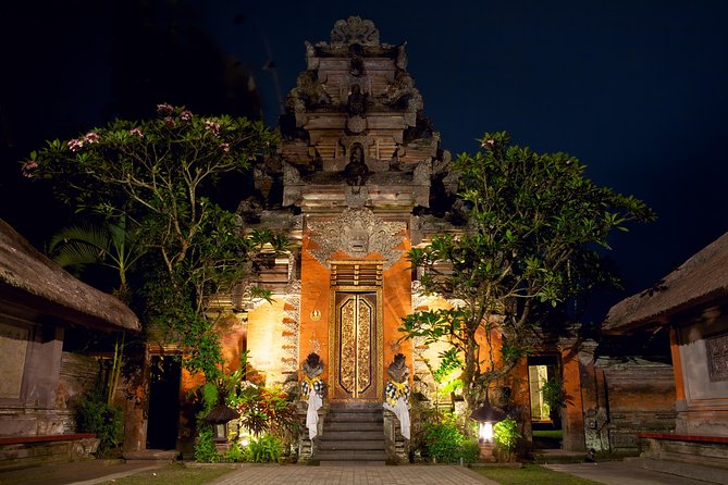 Best of Ubud Attractions: Private All-Inclusive Tour - Ubud Palace, art market, and a jungle-view lunch break