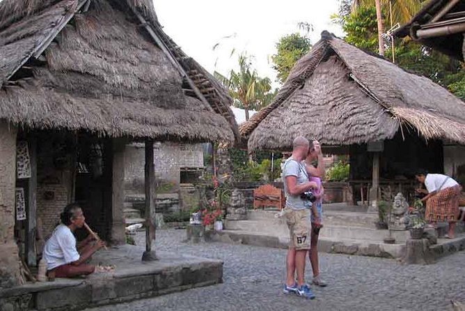 Best of Ubud Private Day Tour with All Inclusive - Stop 2: Sacred Monkey Forest Sanctuary and Hindu Temples