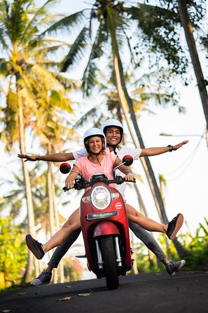 Canggu Scooter Lessons - Balance drills and turns: where confidence is built