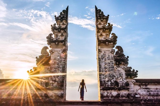 East Bali Tour: Gate of Heaven, Water Palace, Sleeping Gajah - Tirta Gangga Water Palace: fountains, gardens, and koi pond moments