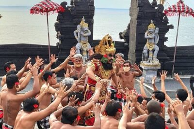 Kecak and Fire Dance Ticket at Uluwatu Temple - Uluwatu Temple First: How the Evening Flow Works