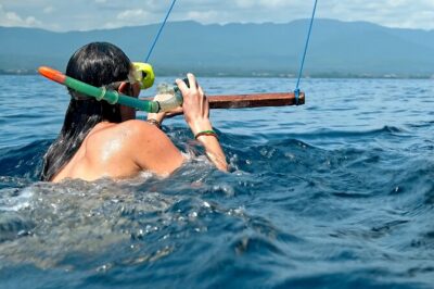 Lovina Dolphin Watching, Swimming, and Snorkeling Experience - The jukung boat and how the dolphin hunt is managed
