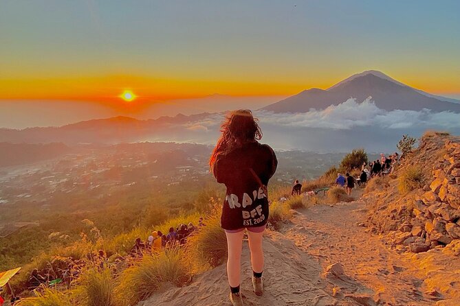 Mount Batur Sunrise Hike, Breakfast & Hot Spring - Hiking to Mt. Batur’s sunrise: what it feels like before the sky turns