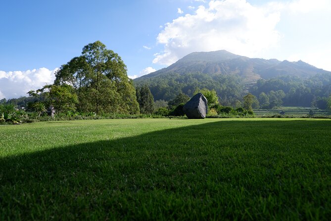 Mount Batur Sunrise Trekking Guide - What happens during the climb: picnic breakfast, hot tea, and water