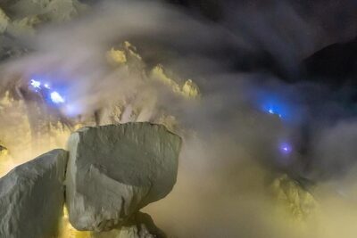 Mount Ijen Blue Flame Tour from Bali - Blue Fire Safety: gas mask, rules, and the crater reality