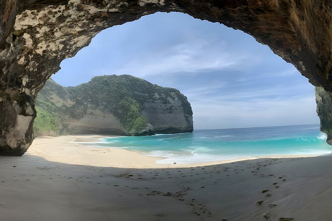Nusa Penida Island Beach Tours with Snorkeling From Bali - Gamat Bay: Quiet Water Time to Start the Day