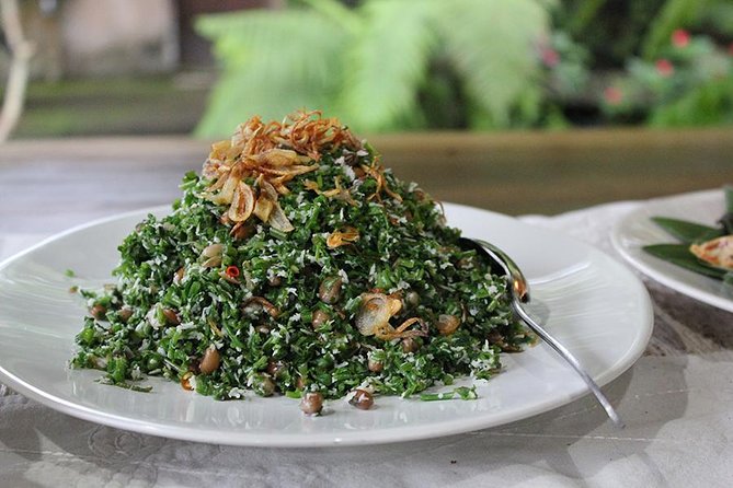 PRIVATE Balinese Cooking Class in Ubud with Dewa with Transfers - The meal and beer: what lunch tastes like after you cook it
