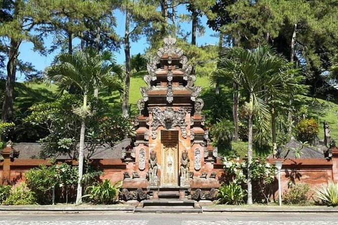 Skip the Line Tirta Empul Temple Entrance Ticket All Inclusive - How the temple visit is handled with a guide (and why it helps)