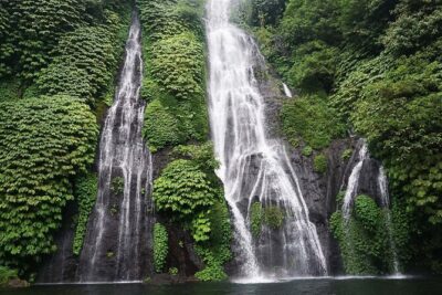 Tanah Lot and North Bali Tour: Scenic Journey - Private driver-guide-photographer: what you gain with this format