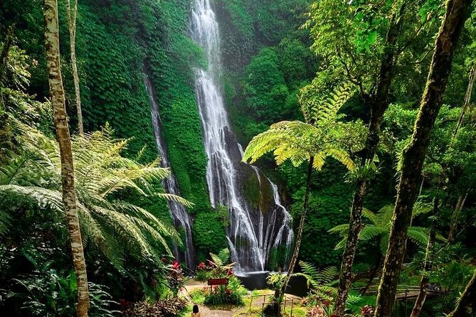 Tanah Lot and North Bali Tour: Scenic Journey - Pura Batu Bolong: a small stop with a distinctive look