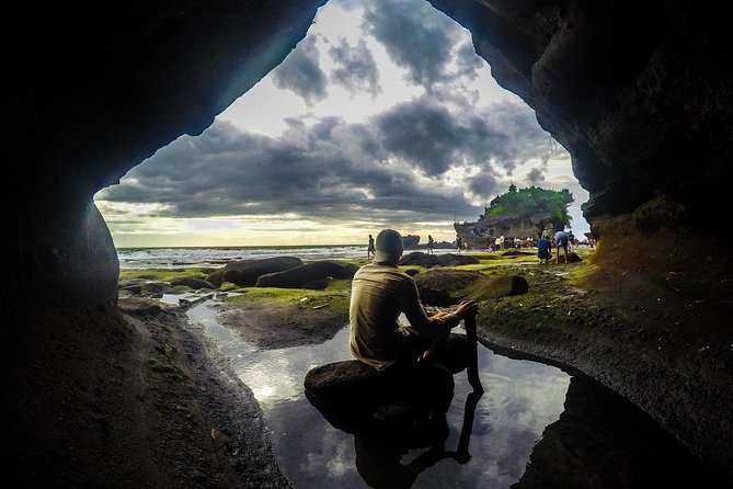 Tanah Lot Temple, Waterfall & Ubud Tour (Private & All-Inclusive) - Tanah Lot Temple: the ocean-view finale that people remember