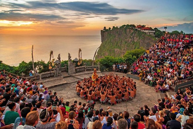 Uluwatu Sunset, Kecak Dance, and Dinner Jimbaran Beach - Stop 3: Jimbaran Beach seafood dinner by the water